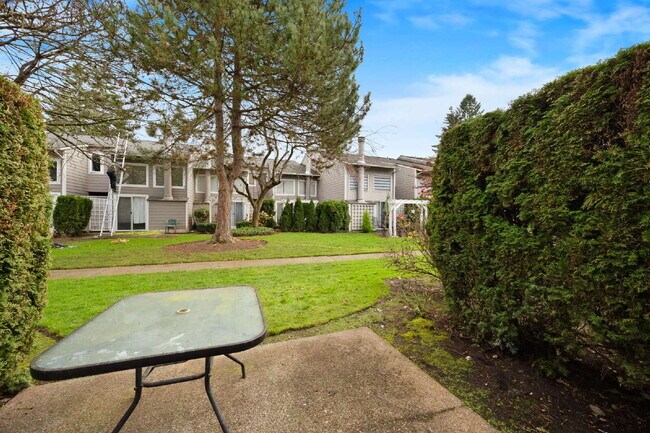 Building Photo - $1795.00. One-Bedroom, and a 2nd Loft style room that has open wall that looks down to living roo...