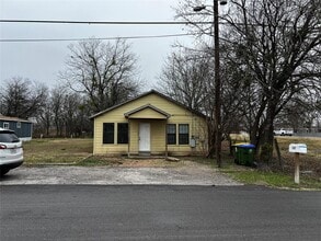 Building Photo - 102 E Carrie Manor St