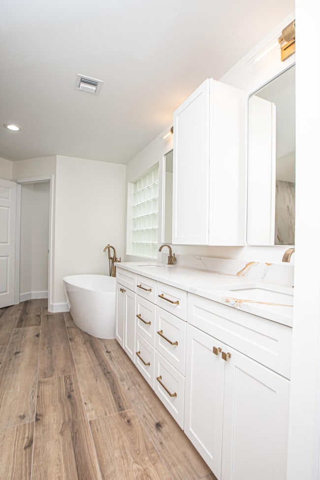 Building Photo - 10881 La Salinas Cir