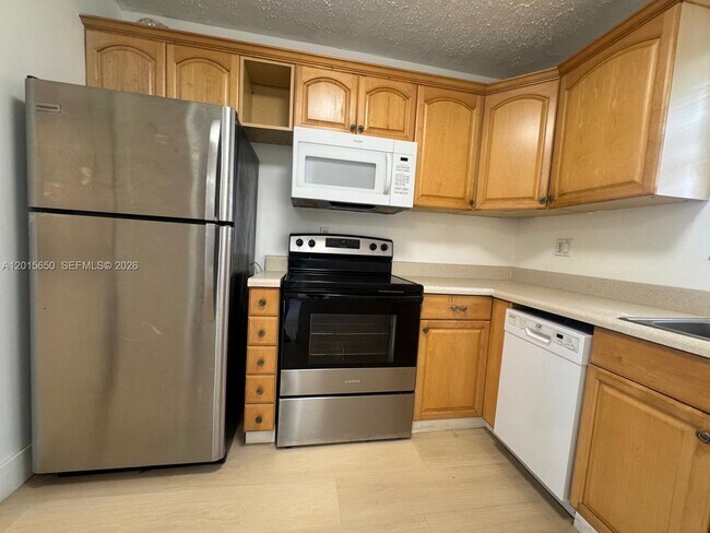 Building Photo - 4122 SW 61st Ave