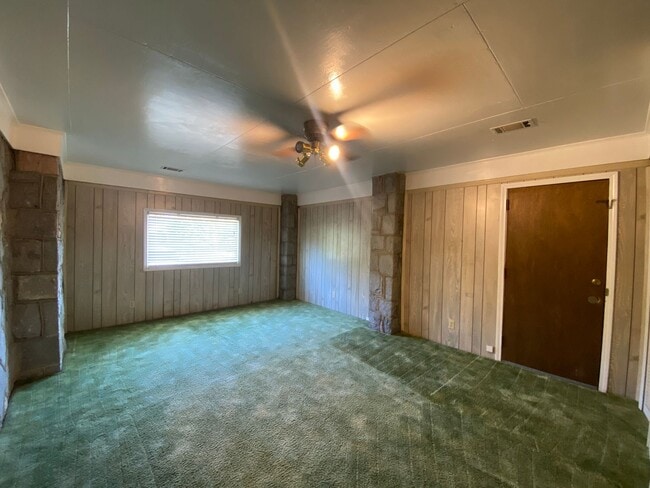 Building Photo - Cayce Home