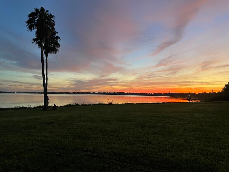 Building Photo - 1207 W Pierce St