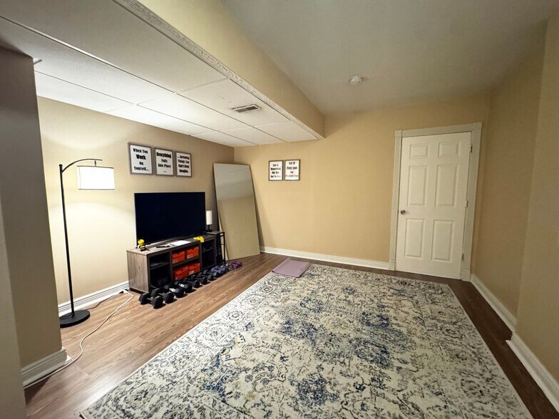 Building Photo - 305 Marshall Heights Dr