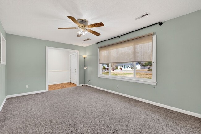 Building Photo - 118 Jamaica Dr