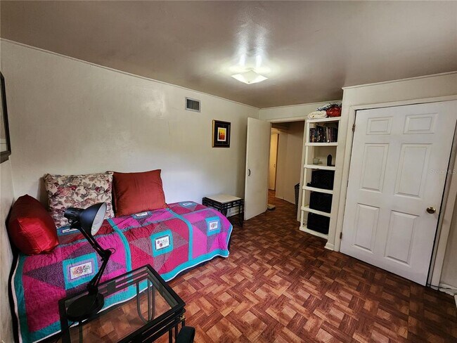 Building Photo - 1030 NE 9th St