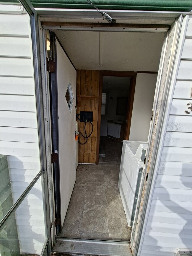 Building Photo - 1925 Bacons Bridge Rd