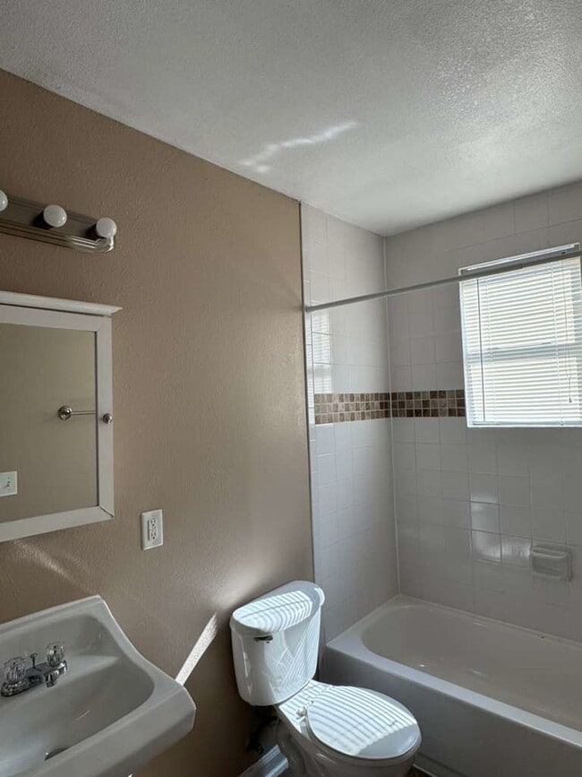 Building Photo - 1225 W 25th St