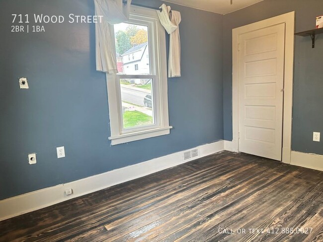 Building Photo - 711 Wood St