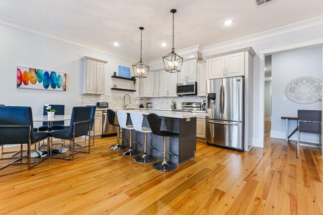 Building Photo - 1222 Carondelet St