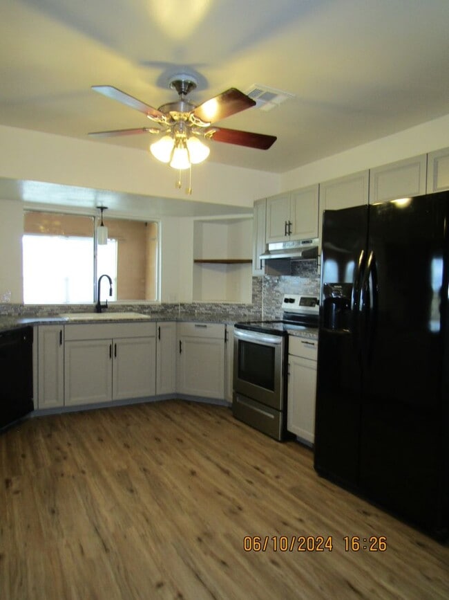 Building Photo - Great home located in Terrace Hills!