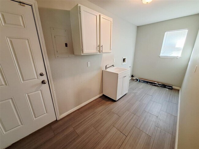 Building Photo - 8513 Portage Cove