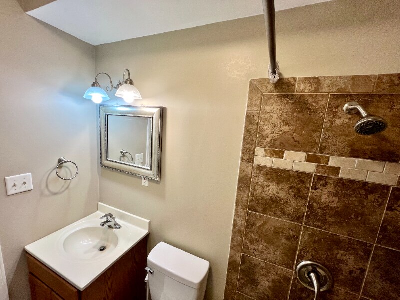 Building Photo - 908 State St