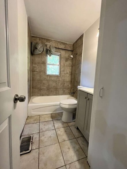 Building Photo - 2 Wildwood Trl