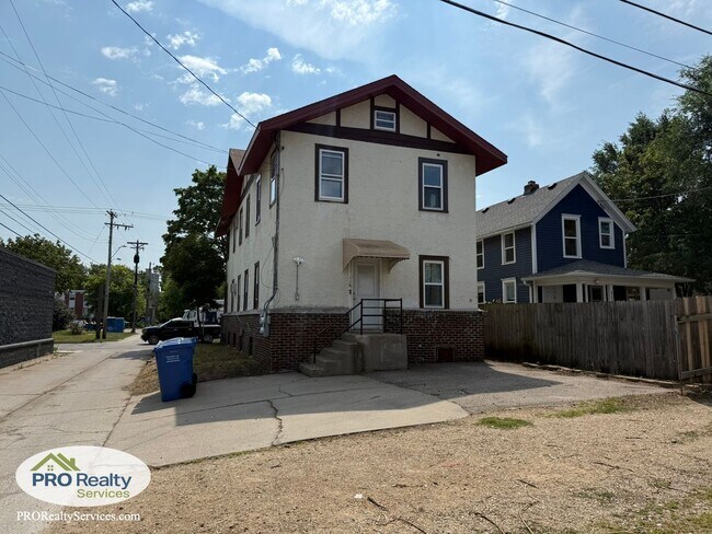 Building Photo - 116 W 28th St