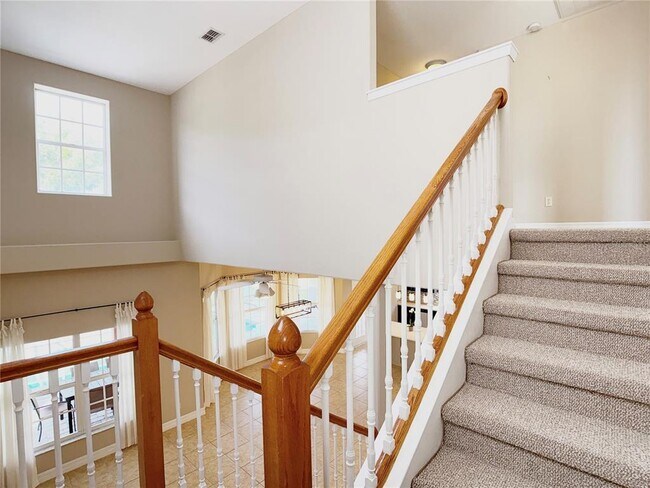 Building Photo - 104 Vista Loop