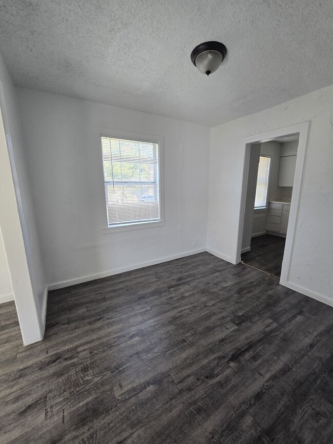 Building Photo - 2501 NE 16th St