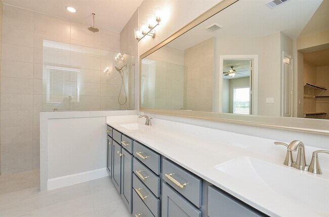 Building Photo - 13807 San Pasqual Pointe Dr
