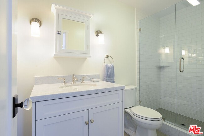 Building Photo - 17258 Palisades Cir