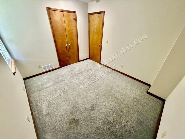 Building Photo - 6622 W 149th Terrace