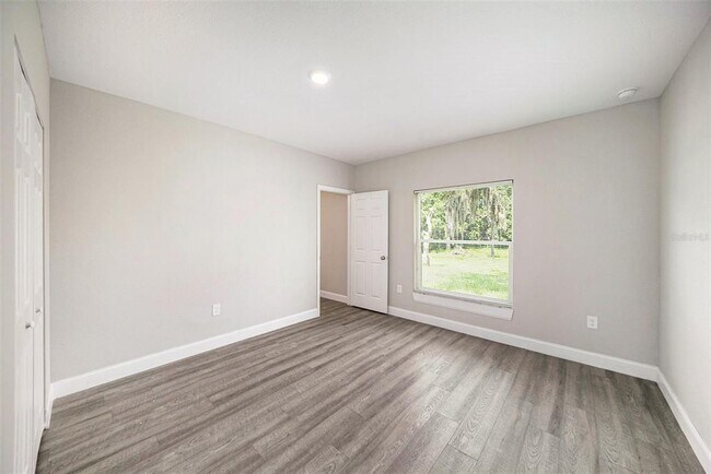 Building Photo - 11911 Pine Forest Dr