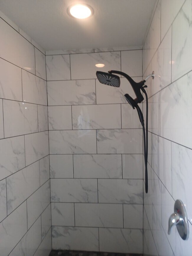 Building Photo - 4416 SW 24th Ave