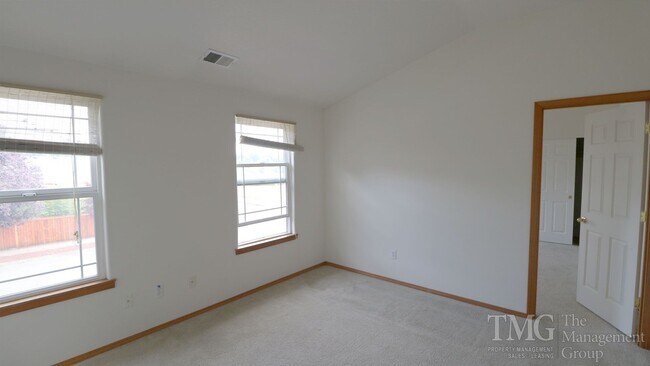Building Photo - Beautiful 4-Bedroom Home with Custom Finishes & Thoughtful Layout