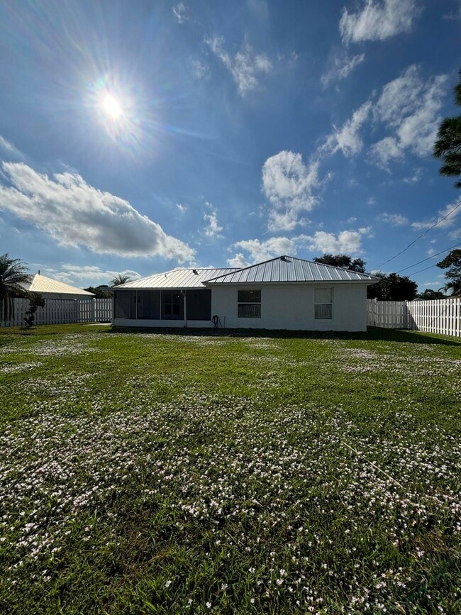 Building Photo - 2109 SE Trillo St