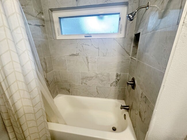 Building Photo - 2409 Stonegate St