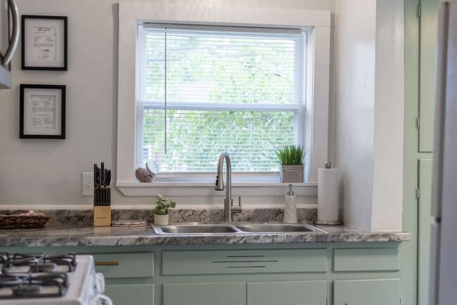 Building Photo - 3175 Rocky River Dr