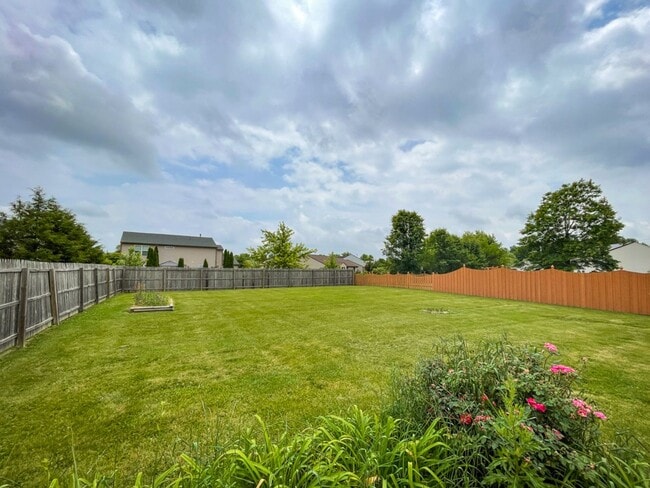 Building Photo - 4525 Golden Hinde Way