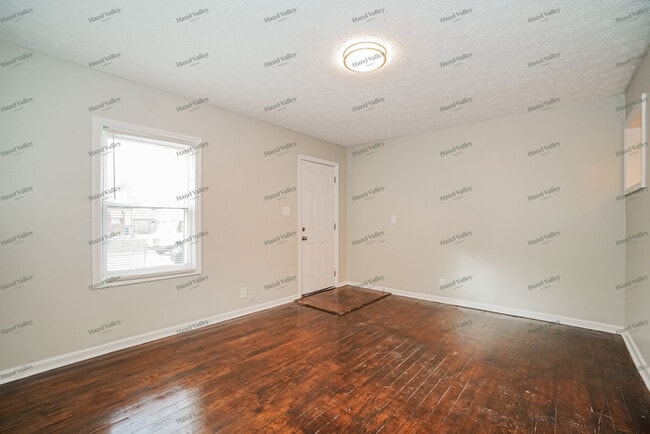 Building Photo - 2592 Grasmere Ave