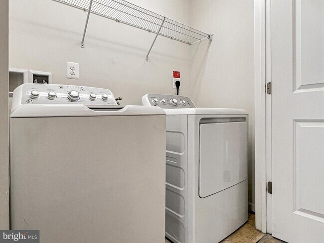 Building Photo - 8942 Dahlgren Ridge Rd