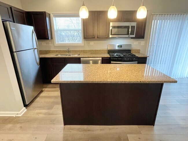 Building Photo - 811 E Main St