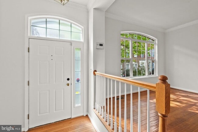 Building Photo - 13044 Town Commons Dr