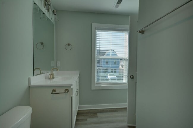 Building Photo - Beachside Village Townhomes: 3 bedroom 3.5...