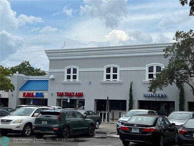 Building Photo - 2124 NE 5th Ave