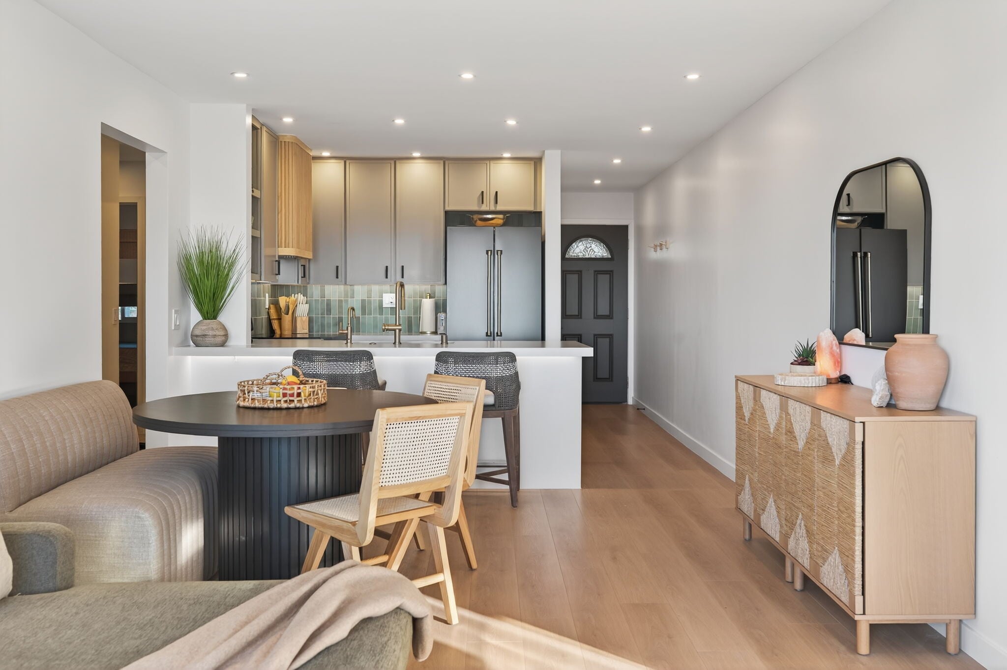 Building Photo - 218 E Surfside Dr