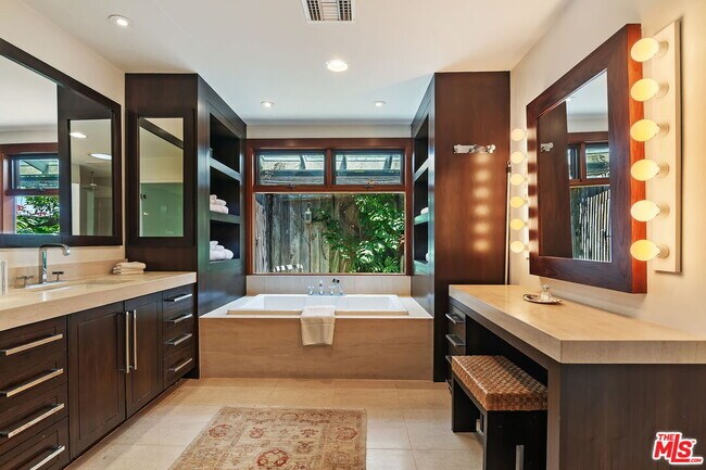 Building Photo - 1166 Las Pulgas Pl