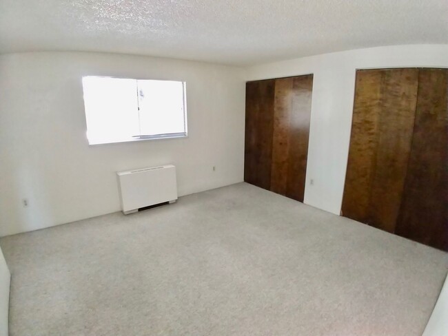 Building Photo - Updated 3 Bedroom Condo in the Wimbledon N...