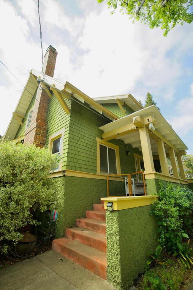 Building Photo - 364 62nd St