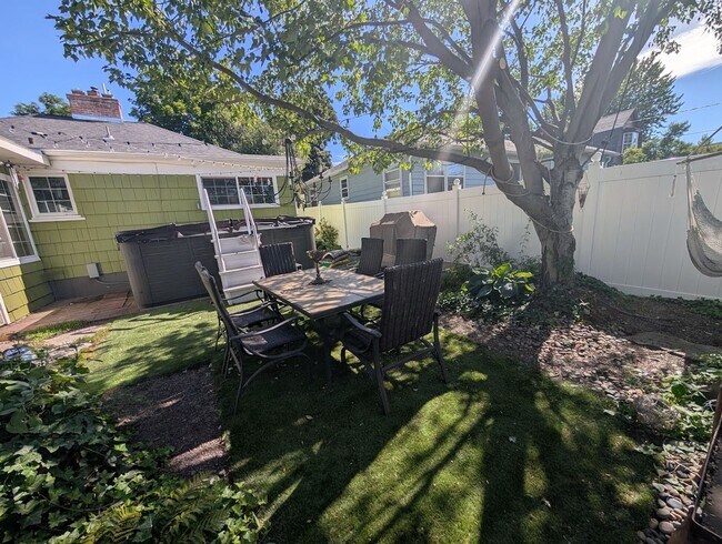 Building Photo - Stunning 4 Bedroom Normal Hill House - Pet-Friendly!