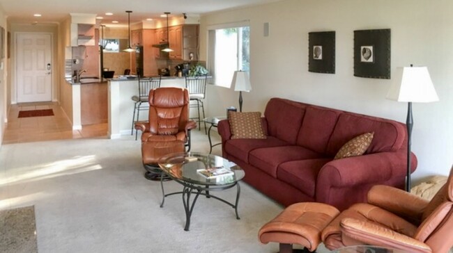 Living Room looking back to Kitchen - 6620 Lake Washington Blvd NE