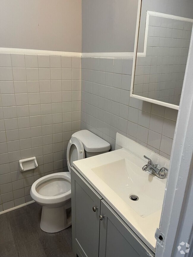 Building Photo - Recently renovated two bedroom one and a h...