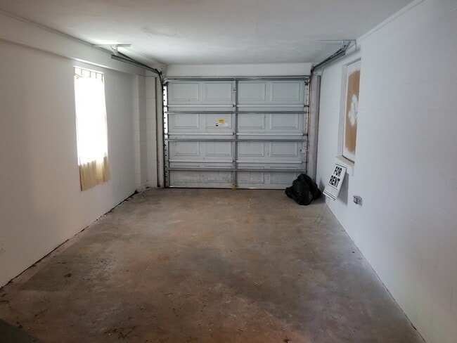Building Photo - ~3/1~Sherman Ave~Cute home with fenced bac...