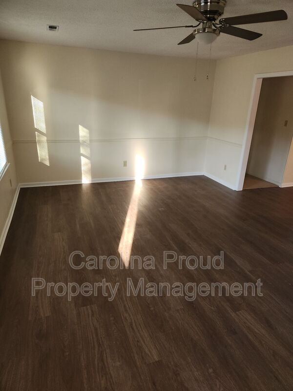 Building Photo - 477 Huntingridge Rd