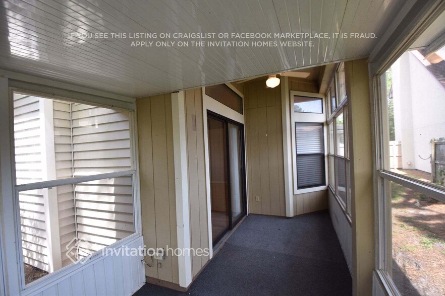 Building Photo - 2226 The Woods Dr E