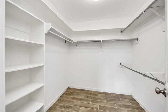 Building Photo - 2706 Plantation Dr