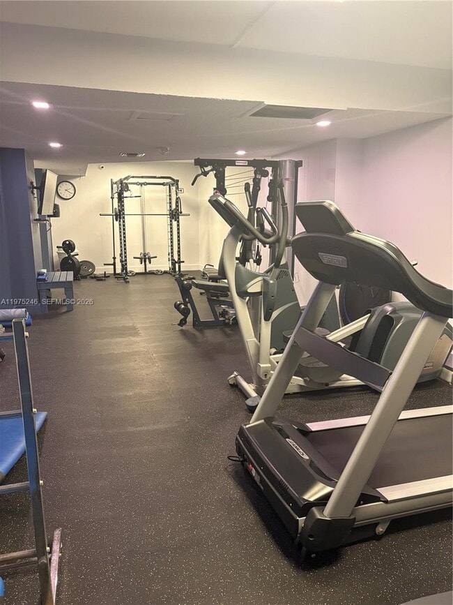 Building Photo - 16558 NE 26th Ave