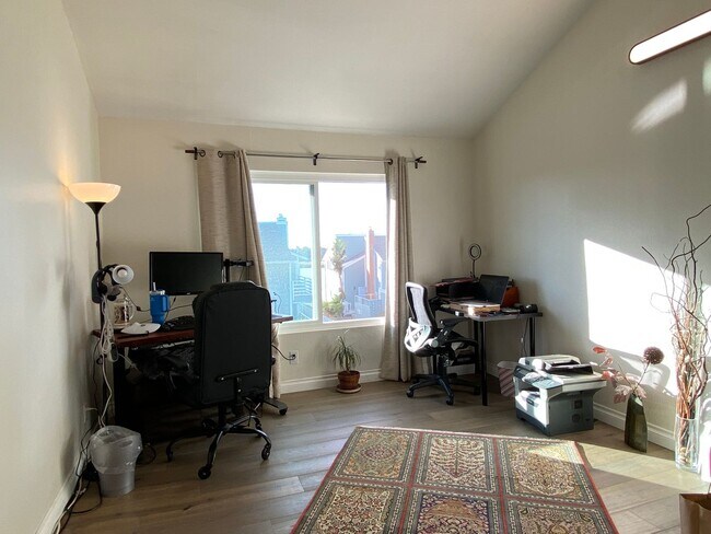 Building Photo - Stunning 3-bedroom, 2-bathroom coastal condo with Modern Custom Upgrades!