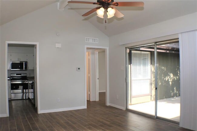Building Photo - 4622 Country Creek Dr
